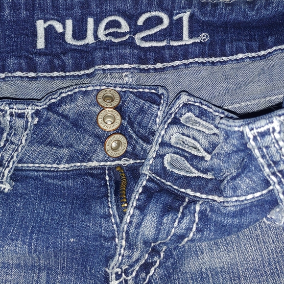 Rue 21 Distressed Ripped Cropped Capri - Picture 4 of 5